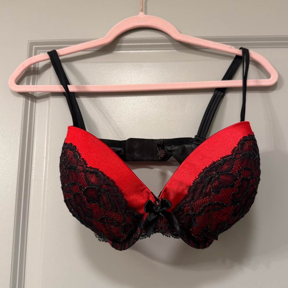 Victoria’s Secret Red & Black Lace Lined Demi Bra Y2K Vintage